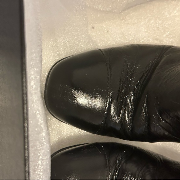 Chanel crinkle calfskin heeled booties in black - Picture 4 of 8